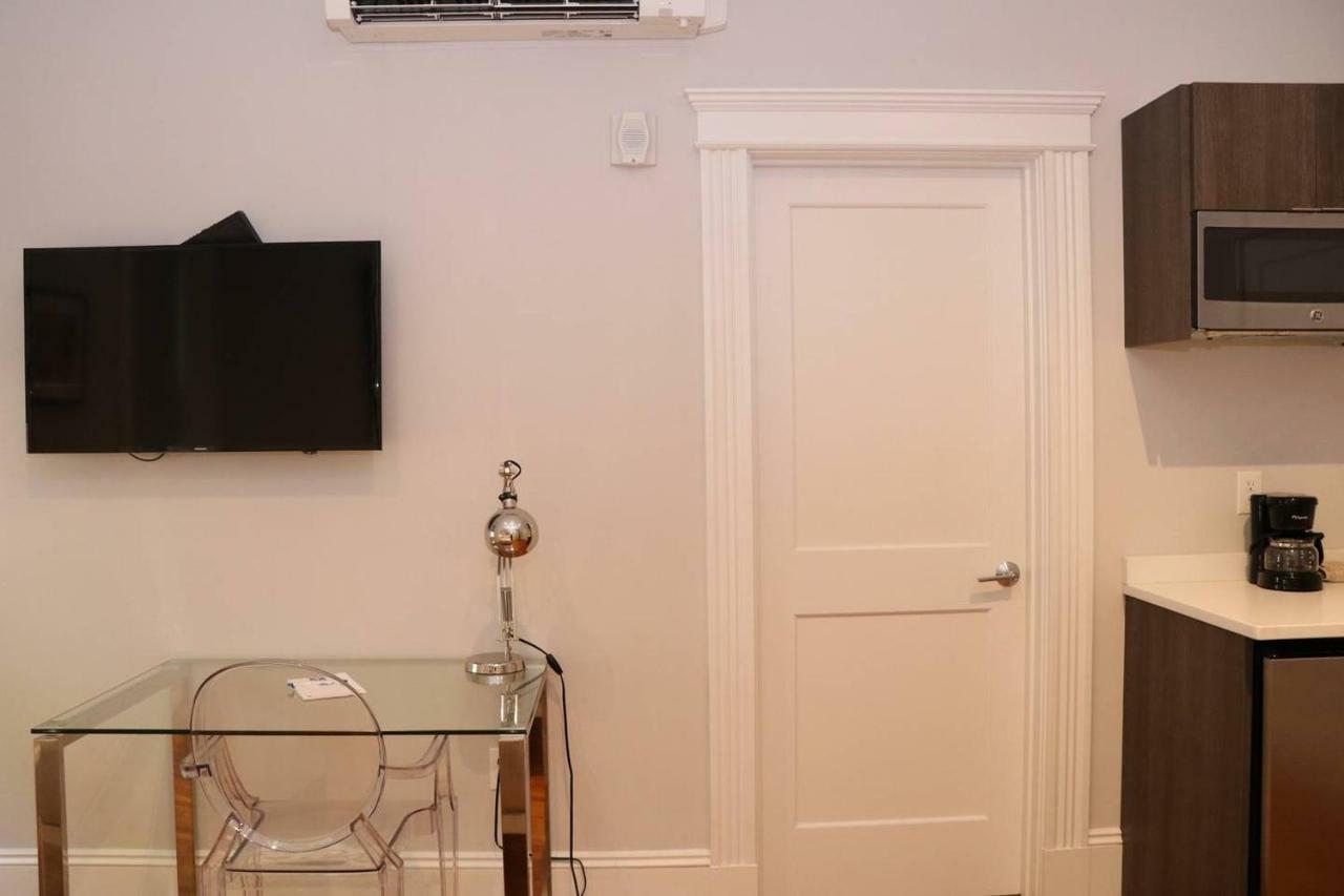 A Stylish Stay W/ A Queen Bed, Heated Floors.. #15 브루클라인 외부 사진