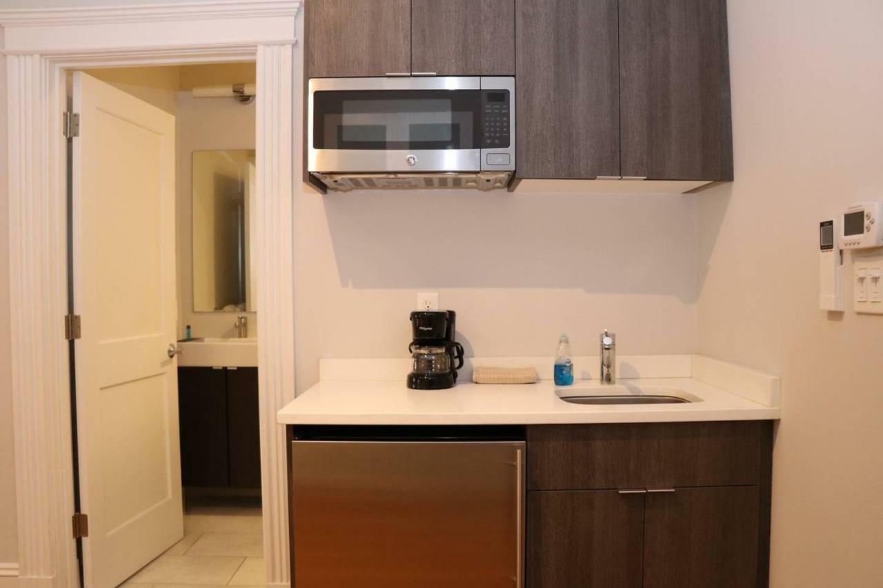 A Stylish Stay W/ A Queen Bed, Heated Floors.. #15 브루클라인 외부 사진