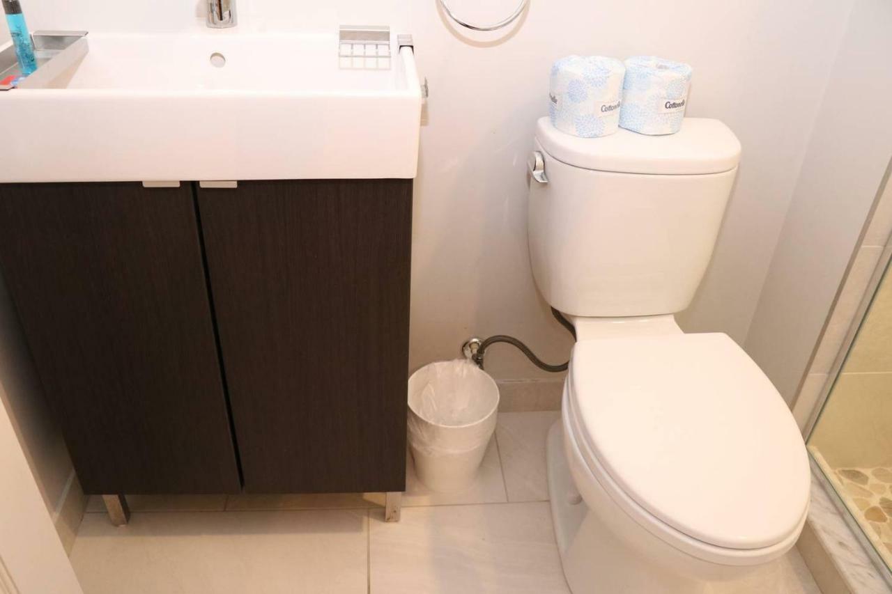 A Stylish Stay W/ A Queen Bed, Heated Floors.. #15 브루클라인 외부 사진